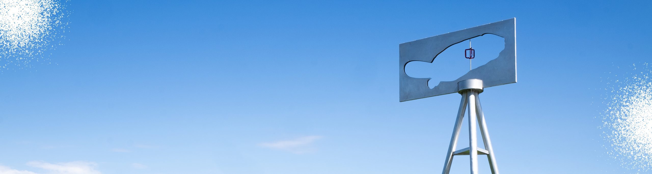 Sculpture d’une girouette en castor à l’une des entrées secondaires de la ville de Matane.